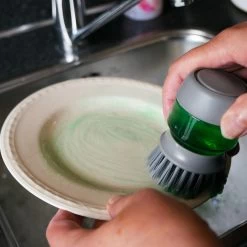 In Round Afwasborstel Met Zeepdispenser / Zeepreservoir – Inclusief Houder – Grijs – Afwas Borstel – Zeep Handborstel – Doseerpomp – Afwasmiddel Dispenser – Navulbaar -Afwasgereedschap Winkel 1200x1200 531