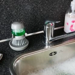 In Round Afwasborstel Met Zeepdispenser / Zeepreservoir – Inclusief Houder – Grijs – Afwas Borstel – Zeep Handborstel – Doseerpomp – Afwasmiddel Dispenser – Navulbaar -Afwasgereedschap Winkel 1200x1200 532