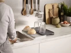 Joseph Joseph - Tier - Afdruipmat - Uitschuifbaar - Grijs -Afwasgereedschap Winkel 1200x900 9